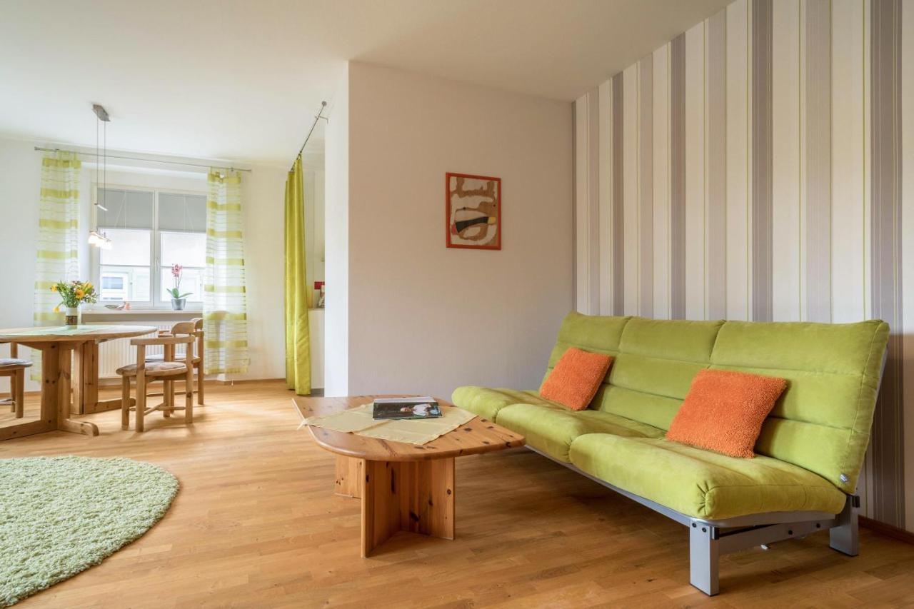 Ferienwohnung Am Schloss Heiligenborn Exteriör bild