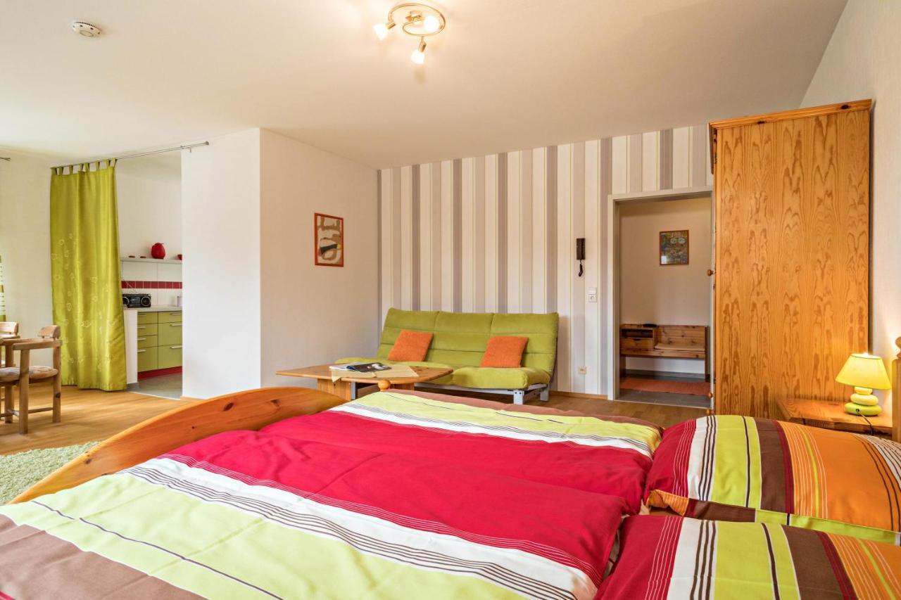 Ferienwohnung Am Schloss Heiligenborn Exteriör bild